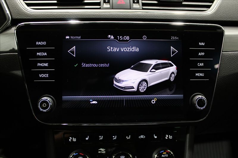 Škoda Superb 2,0 TDI Style REZERVOVÁNO - fotka 25 z 39
