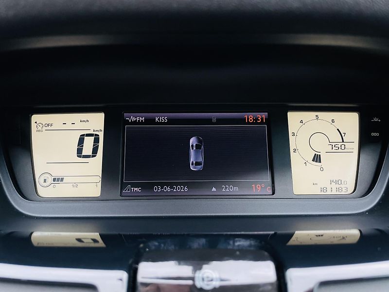 Citroën C4 Picasso 1.6i 88KW MANUÁL LED SENZORY - fotka 36 z 38
