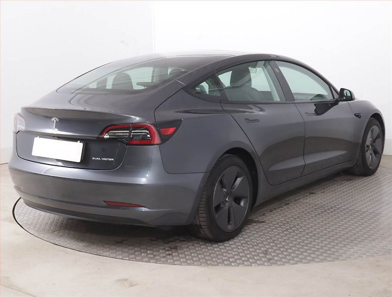 Tesla Model 3 (2021) Long Range 4WD 82kWh, SoH 80% - fotka 5 z 22