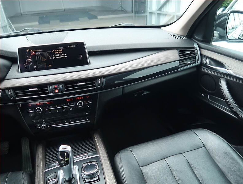 BMW X5 (2015) xLine xDrive30d, 4X4, Automat - fotka 8 z 17