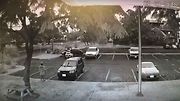 Policie auto později našla shořelé a přemístěné o pár bloků dále.