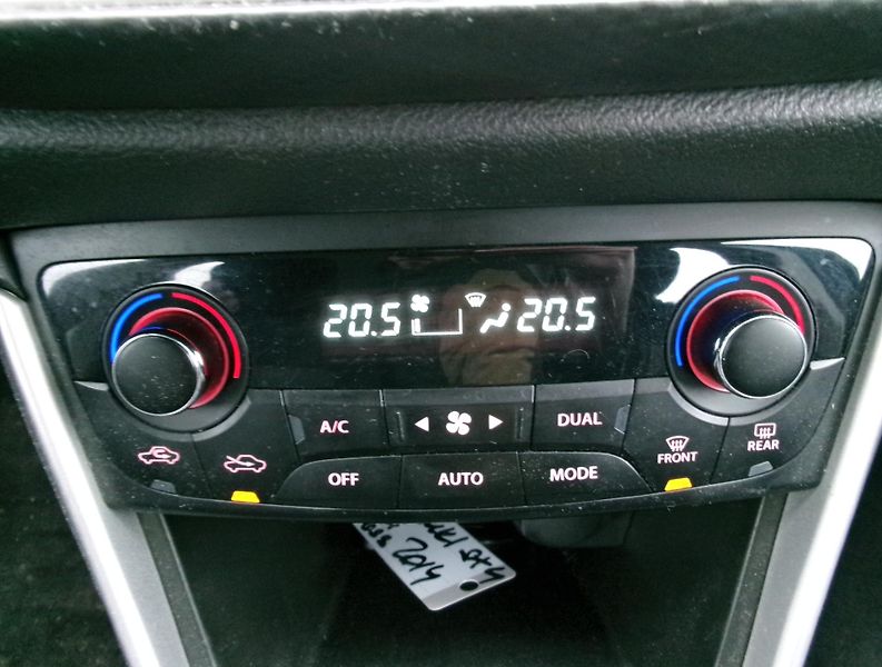 Suzuki SX4 S-Cross (2014) 1,6i AC TEMP VÝHŘEV TAŽNÉ - fotka 21 z 30