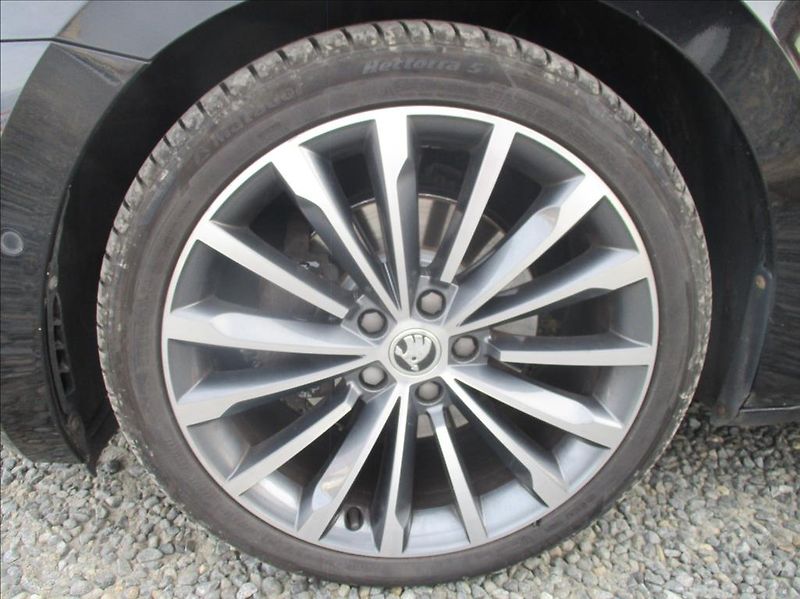 Škoda Superb 2,0 TDI, L&K,serv.historie,CZ - fotka 41 z 46