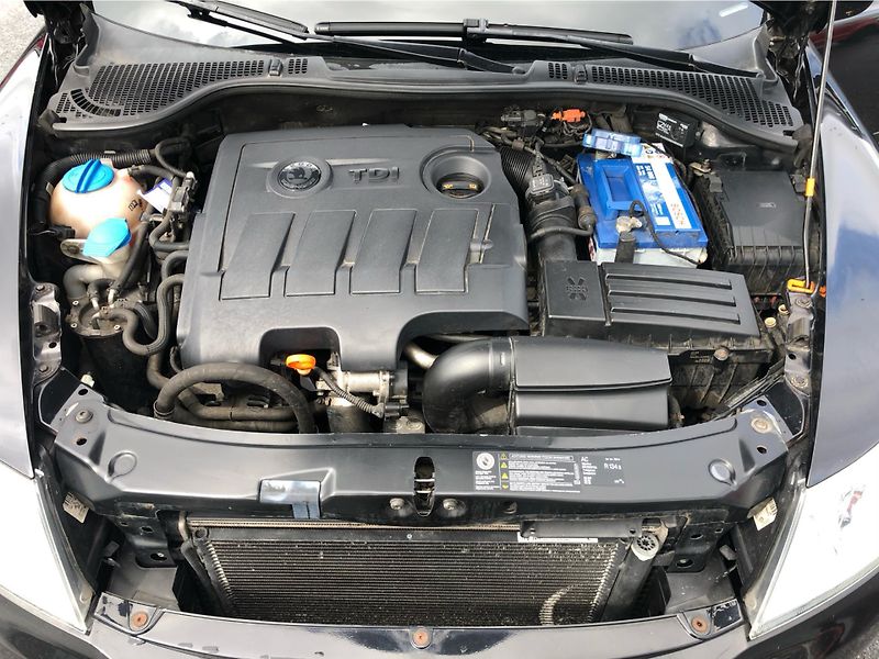 Škoda Octavia Combi 1.6 TDi Elegance - fotka 28 z 28