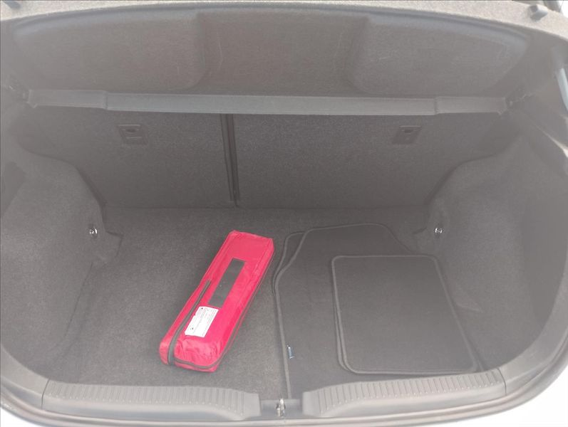 Toyota Auris 1,3 VVT-i 74KW - fotka 14 z 15