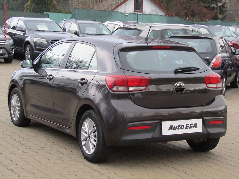 Kia Rio (2019) 1.2i, ČR, AC, park.asist - fotka 6 z 16