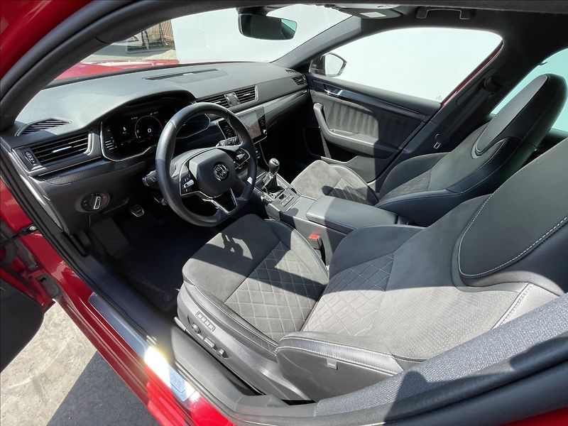 Škoda Superb 2,0 TDI Combi Sportline DCC - fotka 5 z 24