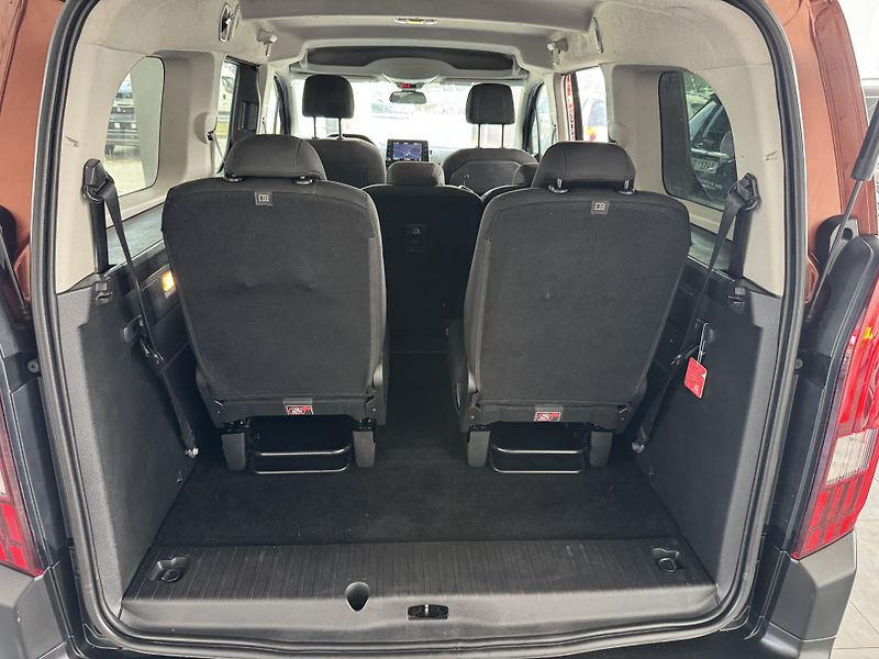 Peugeot Rifter (2022) 1,2 Aut. Allure Pack 7.Míst L2 - fotka 9 z 25