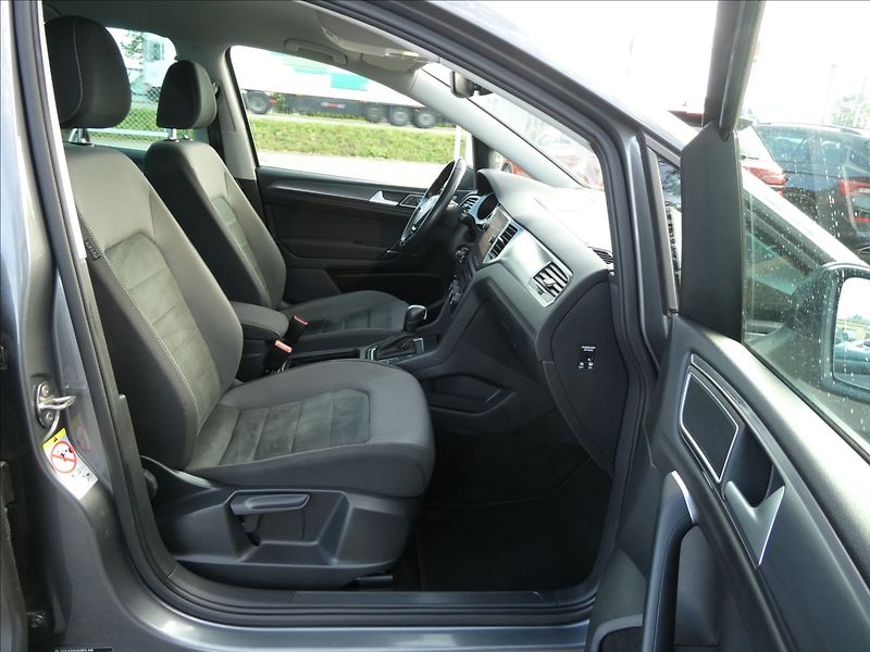 Volkswagen Golf Sportsvan 1,5 TSi 110kW DSG,závěs,naviga - fotka 25 z 43
