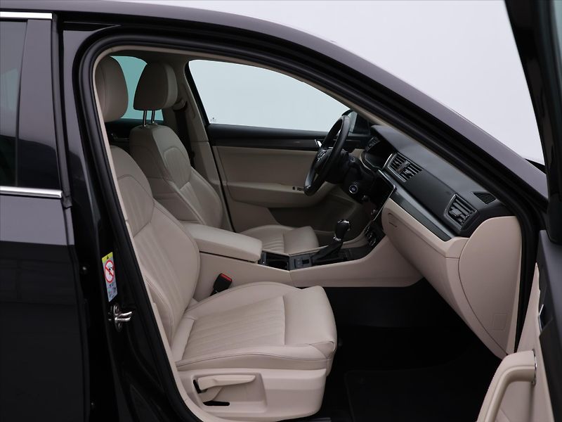 Škoda Superb 2,0 TDI 147kW Style 4x4 Kůže - fotka 12 z 35