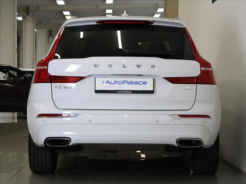 Volvo XC60 2,0 T6 AWD 340k.Pano.H/K.Paměť - fotka 4 z 27