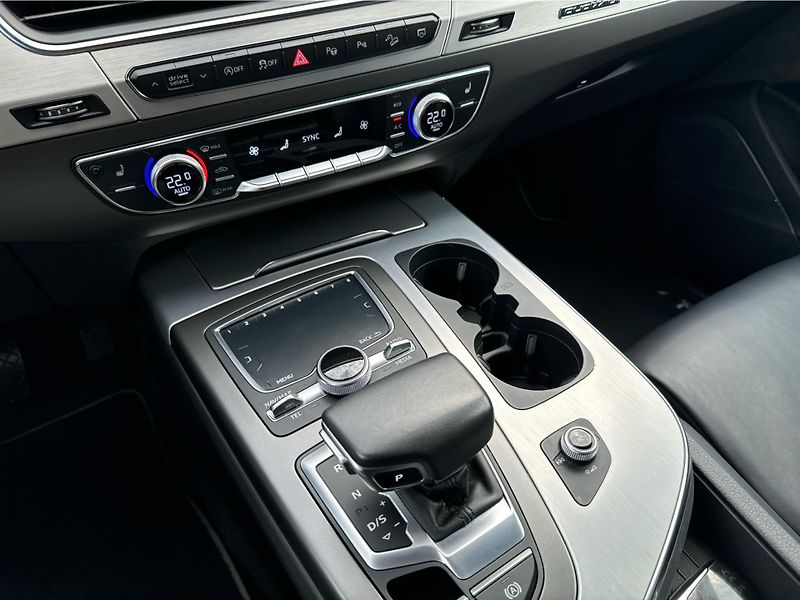 Audi Q7 3.0 TDI Quattro S-Line 7míst - fotka 18 z 27