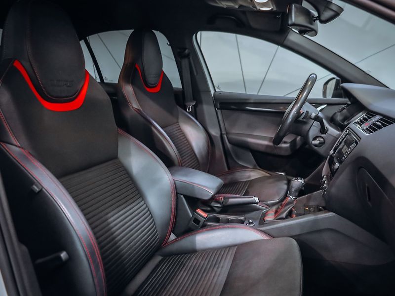 Škoda Octavia 2.0 TDi RS DSG - fotka 25 z 32