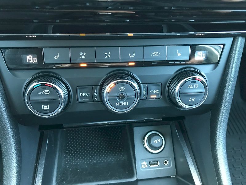Škoda Superb (2017) GRT STY TD 140/2.0 A6F - fotka 24 z 27