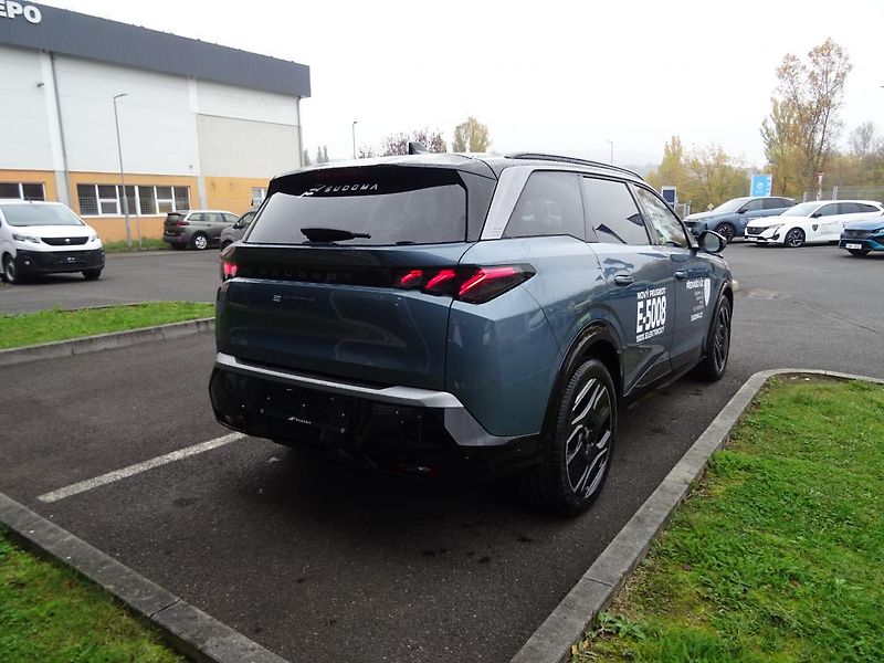 Peugeot 5008 (2024) e-GT 157 kW/210k (Bat. 73kWh) - fotka 4 z 60