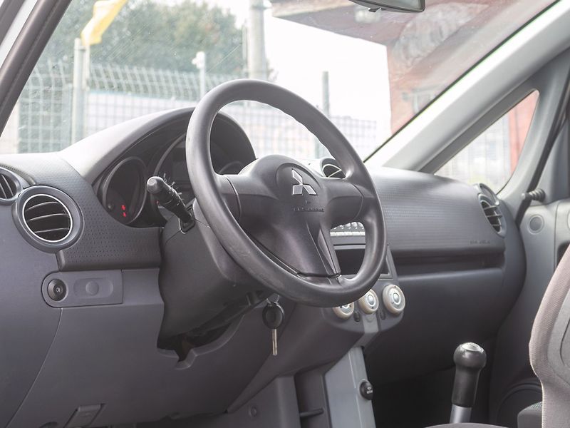 Mitsubishi Colt (2007) 1.1i 55KW – PO SERVISU! - fotka 9 z 36