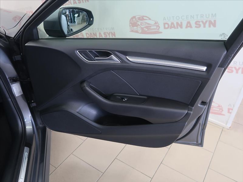 Audi A3 2,0 TDI S-line 1.majitel - fotka 12 z 38