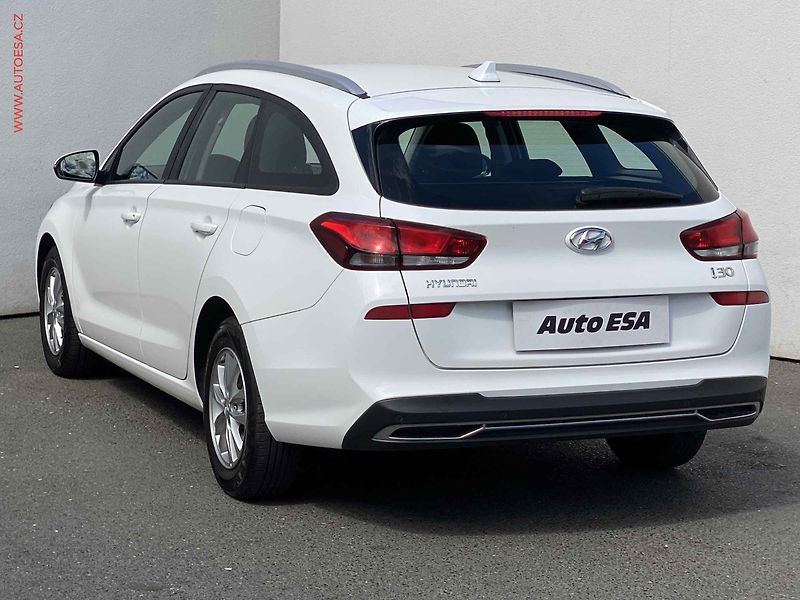 Hyundai i30 (2023) 1.0 T-GDi, 2.maj,ČR, AC - fotka 6 z 17