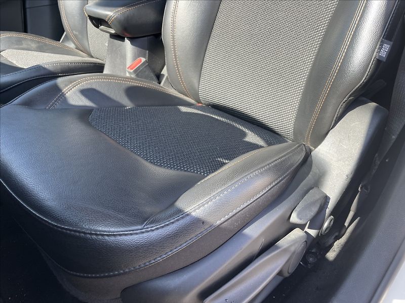 Jeep Compass 1,4 T 125kw AT9 Limited - fotka 19 z 32