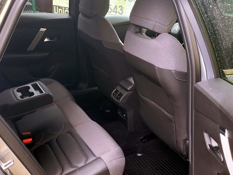 Citroën C4 X 96kW AT8 *SERV.KNÍŽKA*      - fotka 21 z 55