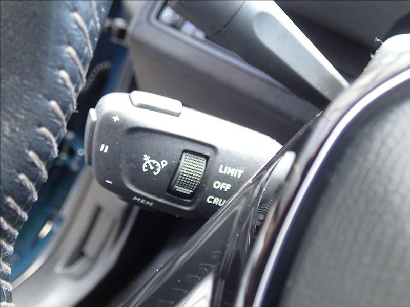 Peugeot 3008 1,2 CZ, 1.Majitel, serv. kn - fotka 20 z 48