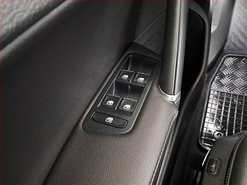 Volkswagen Golf (2016) 2.0 TDI, Xenony, Tempomat - fotka 16 z 17