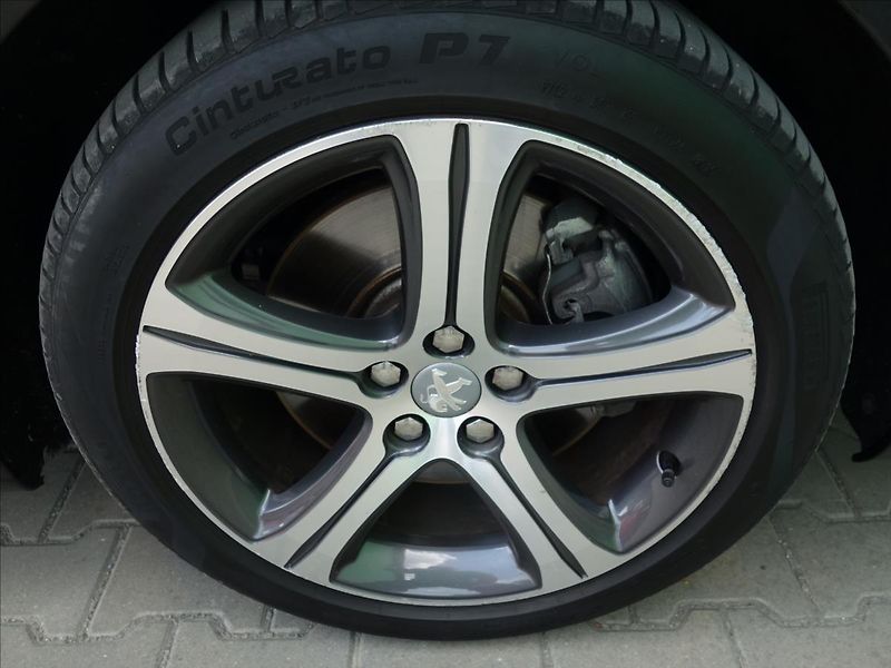 Peugeot 508 2,0 133kW ALLURE AUTOMAT - fotka 31 z 33