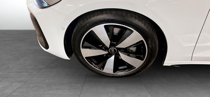 Audi A5 Avant 2.0 TDI Q S-Line Ambient - fotka 7 z 19