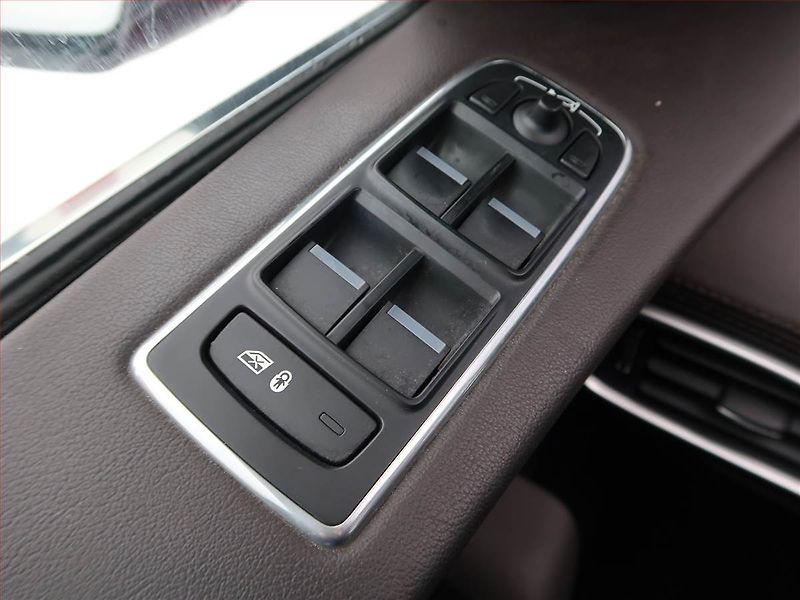Jaguar F-Pace (2017) 20d AWD, 4X4, Automat, Kůže - fotka 17 z 19