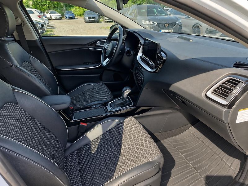 Kia Ceed (2023) 1.6PHEV,ČR,47KM DOJEZD EL - fotka 7 z 8