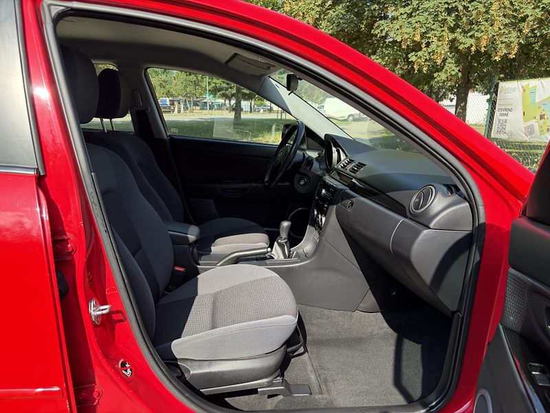 Mazda 3 1.6 Sport  - fotka 22 z 30