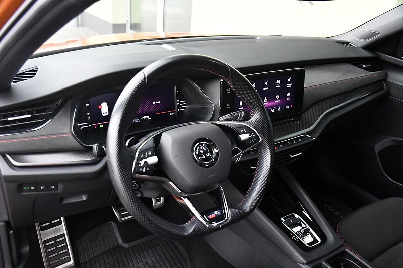 Škoda Octavia 2.0TDi RS DSG 1M ČR - fotka 15 z 39
