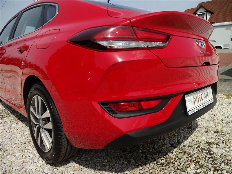Hyundai i30 1,4 T-GDi 103 kW Fastback - fotka 14 z 55
