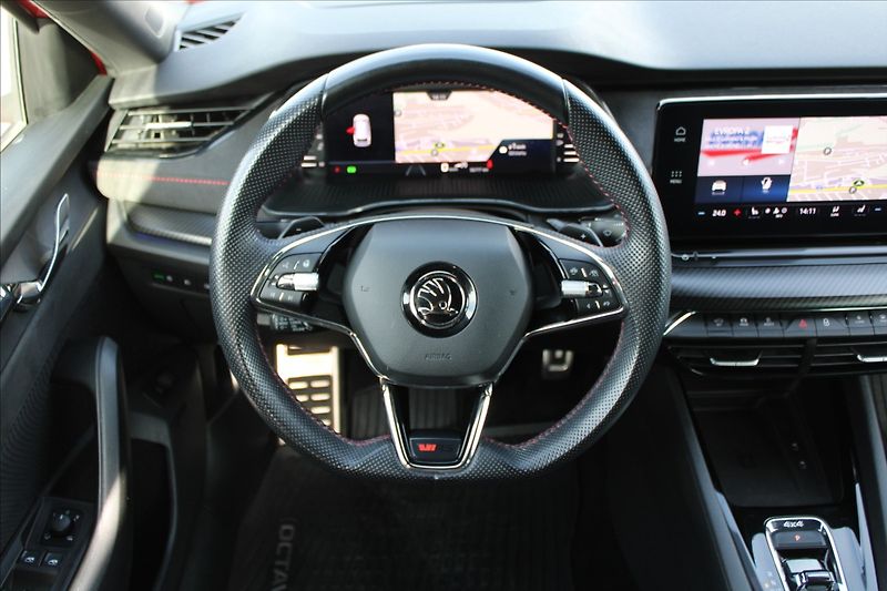 Škoda Octavia 2,0 TDI  RS,AUTOMAT,4x4,120LET - fotka 11 z 46