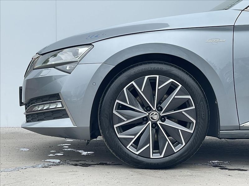 Škoda Superb 2,0 TDI DSG L&K TAŽNÉ+ACC+LED - fotka 21 z 25