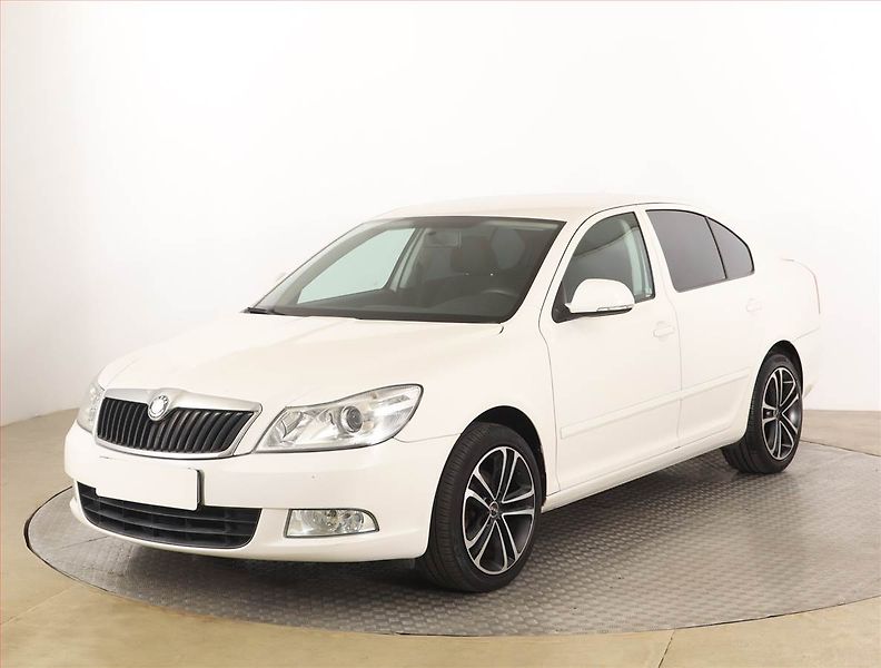 Škoda Octavia (2010) 1.9 TDI, Park. senzory - fotka 2 z 16