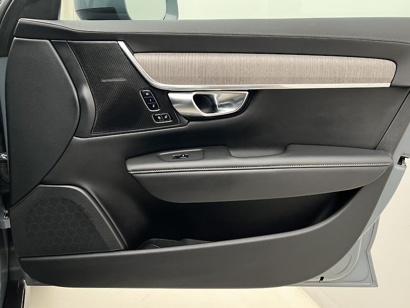 Volvo V90 CC B4 AWD PLUS AUT - fotka 45 z 45