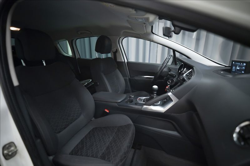 Peugeot 3008 2,0 HDI NAVIGACE TAŽNÉ - fotka 10 z 36