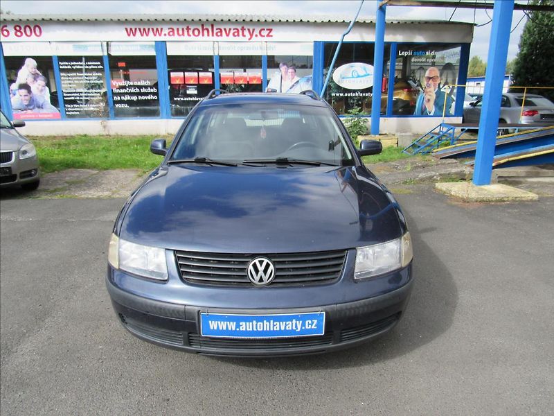 Volkswagen Passat 1,6 i 74kW Combi - fotka 2 z 24