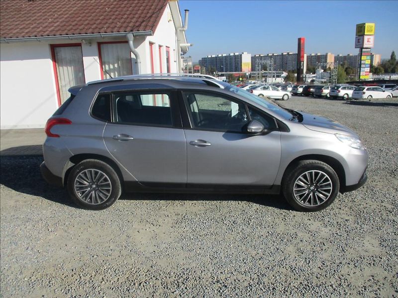 Peugeot 2008 1,2 i, klima,serv.kniha,tažné - fotka 5 z 34