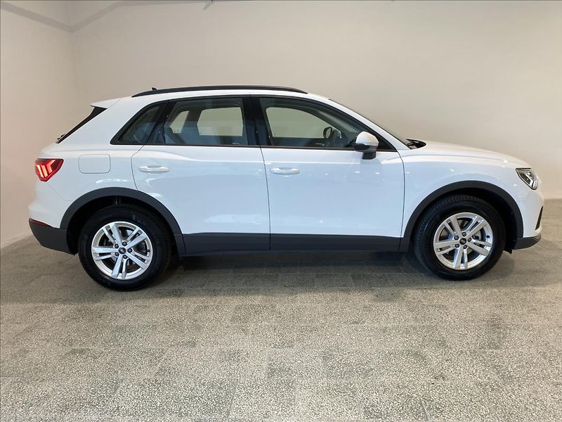Audi Q3 1,5 35 TFSI S tronic - fotka 23 z 24