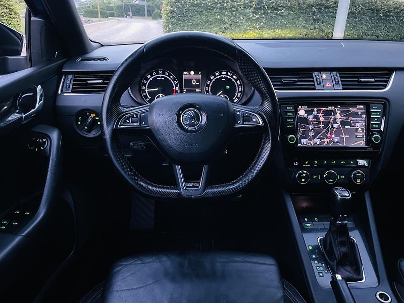 Škoda Octavia 2.0TDI VRS AUTOMAT SENZORY LED - fotka 23 z 45