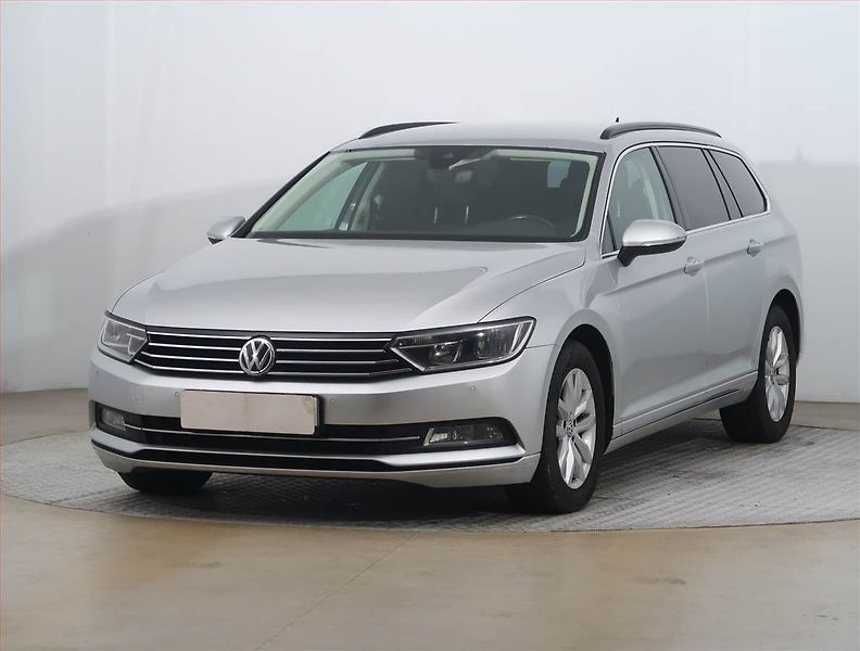 Volkswagen Passat (2017) 2.0 TDI, Automat, Navi - fotka 2 z 20