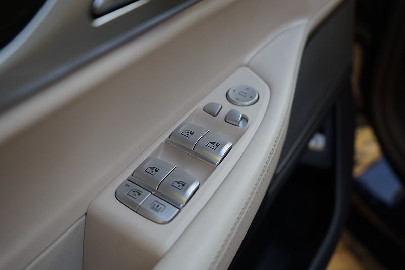 BMW Řada 7 745e H&K Panorama ZÁRUKA - fotka 21 z 42