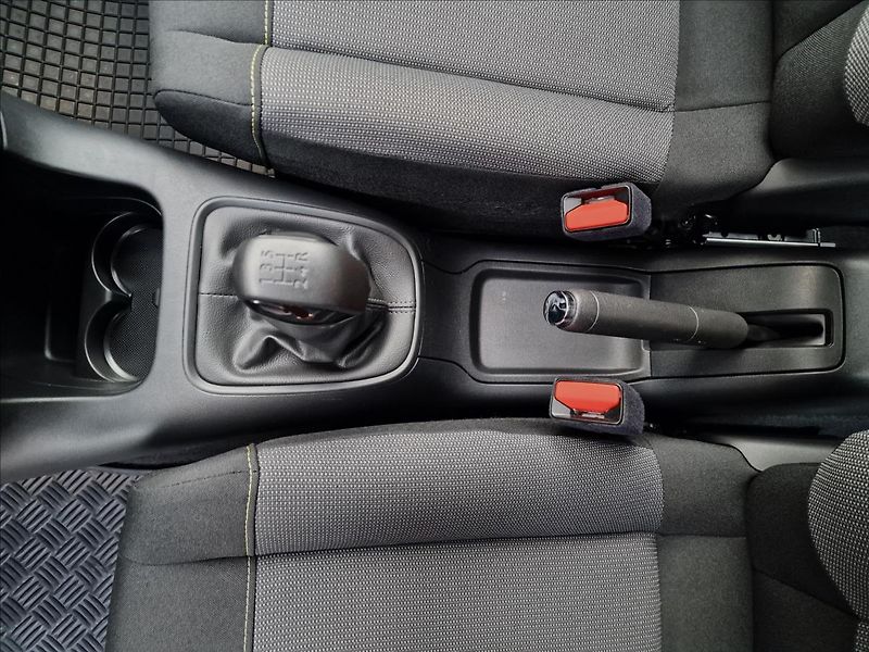 Citroën C3 1.2 PureTech Feel,ČR,1.Maj. - fotka 34 z 47