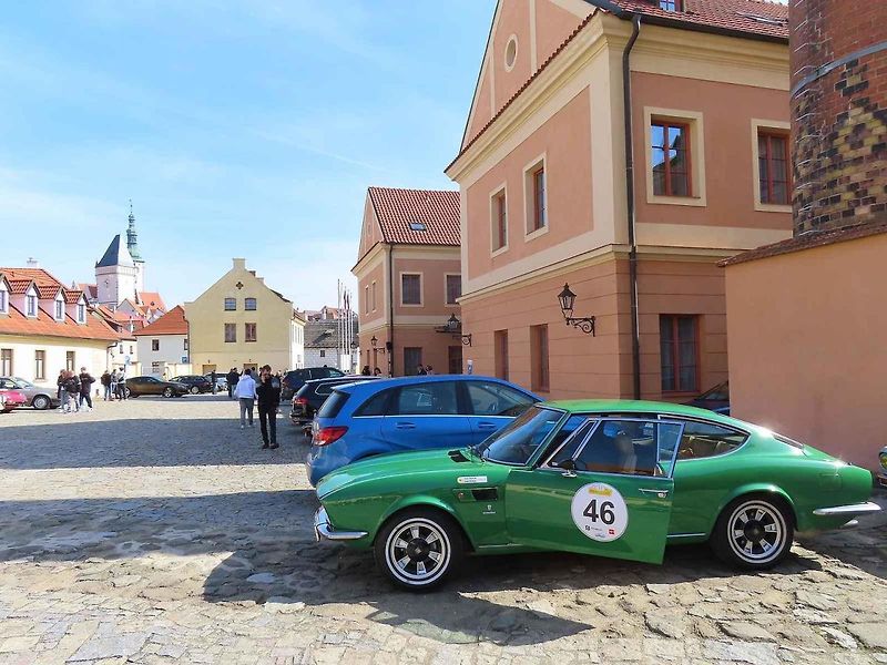 Michal a Jonáš Pavlíčkovi na startu. Rallye Spring Classic startovalo v sobotu 12. dubna dopoledne z jihočeského Tábora. Na trasu 231 kilometrů vyrazilo 100 posádek.