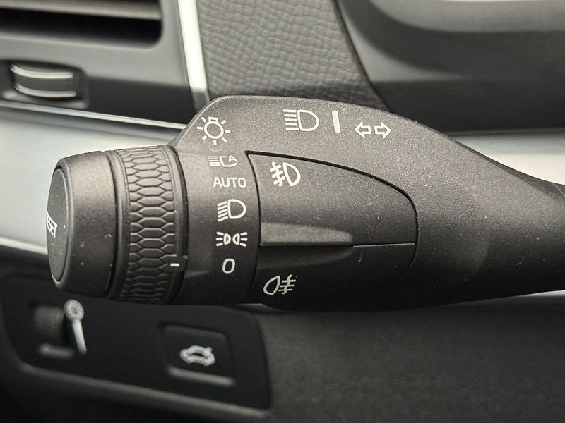 Volvo XC90 D5 AWD MOMENTUM PRO REZERVACE - fotka 30 z 50