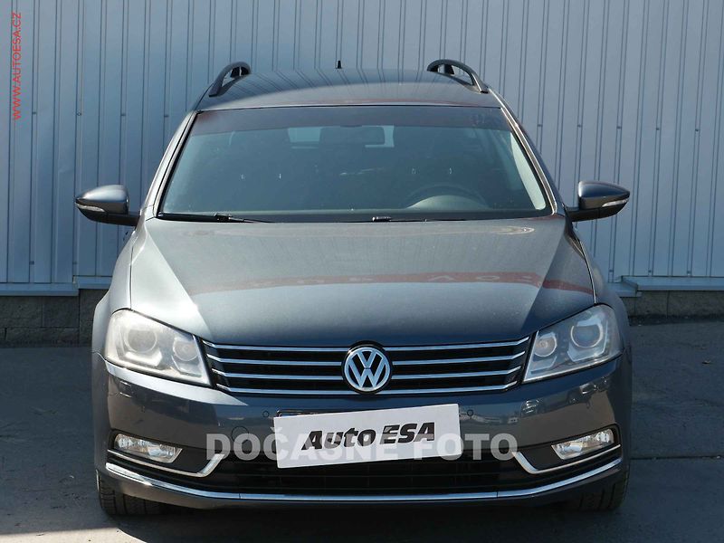 Volkswagen Passat (2014) 2.0 TDi, Navi, xenon - fotka 2 z 23