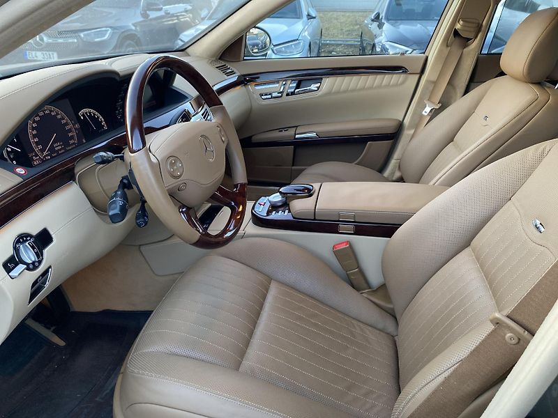 Mercedes-Benz Třídy S S 600 V12 - fotka 13 z 28