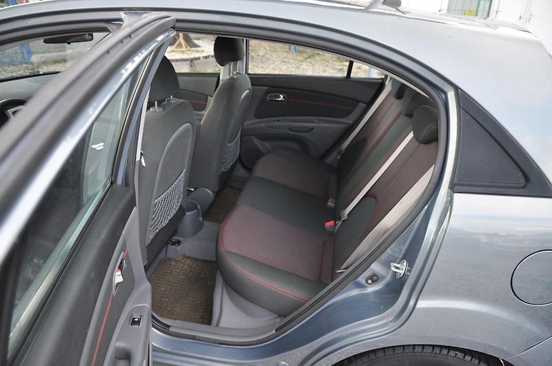 Kia Rio 1.4i 71kW 5dv. - fotka 7 z 13